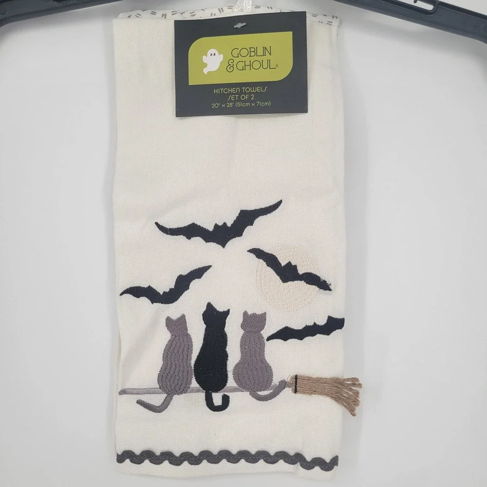 Goblin & Ghoul Halloween Kitchen Towels Set of 2 Cats Bats Broomstick 20x28 NEW